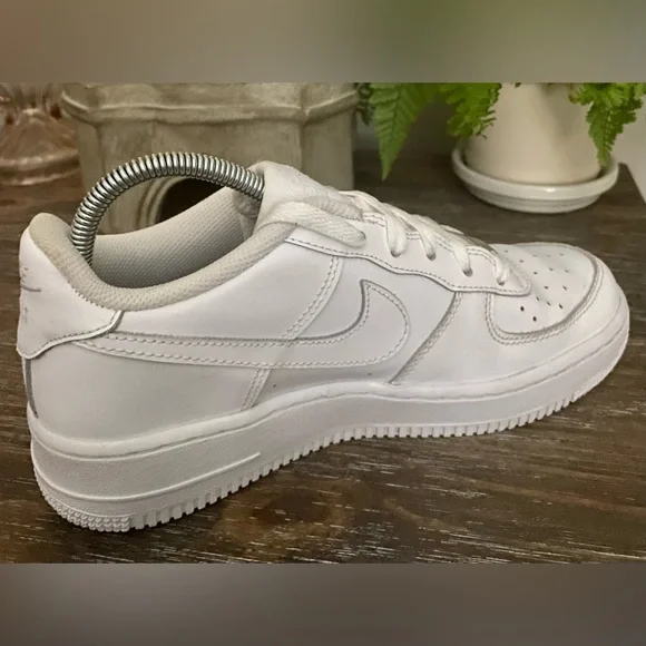 Nike Air Force One 6.5Y Womens 8 Mens 6.5 Classic White Leather Sneakers‎ Shoes